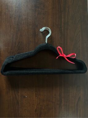 Velvet Non-Slip Clothing Hangers Black